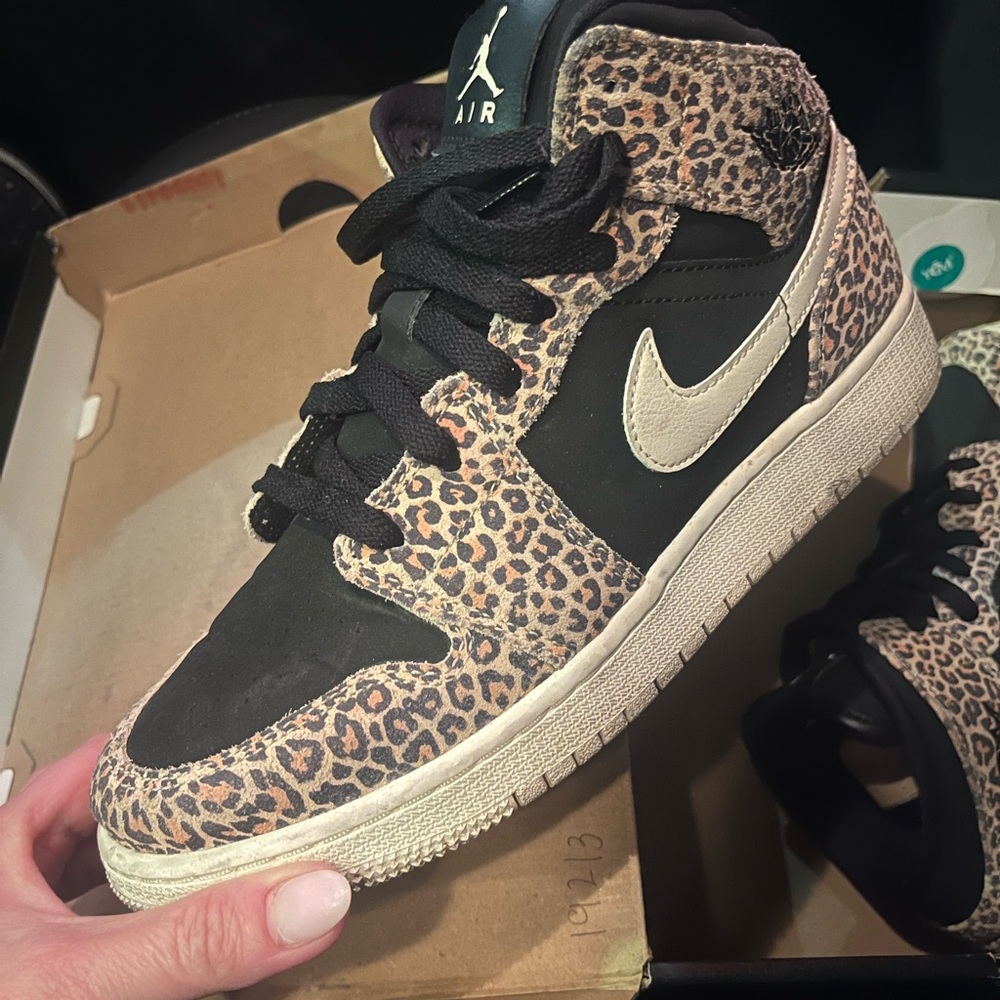 Air Jordan 1 Mid SE (GS)